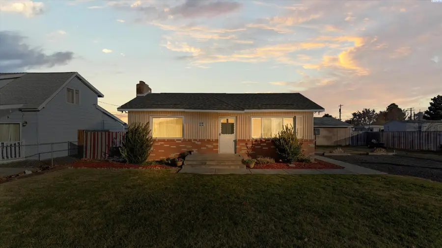 494 S 38th Ave, West Richland, WA 99353 - #3