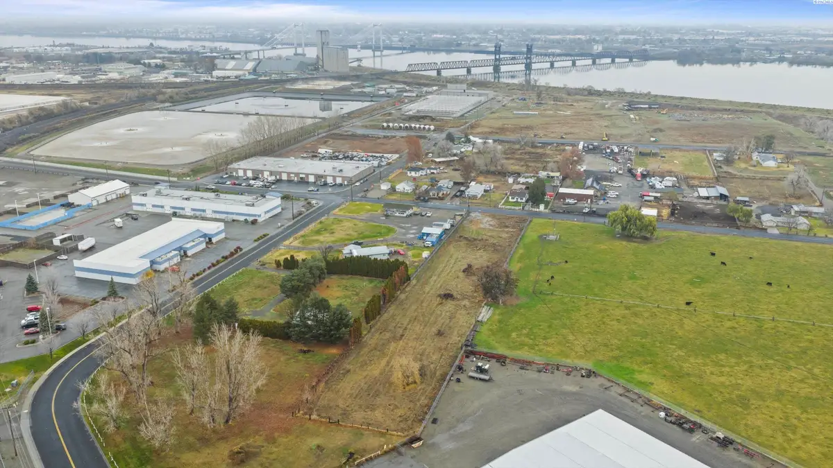 1526 E 3rd Ave, Kennewick, WA  - Image #1