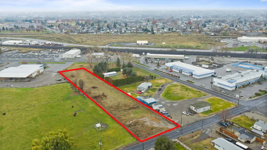 1526 E 3rd Ave, Kennewick, WA  - Image #3