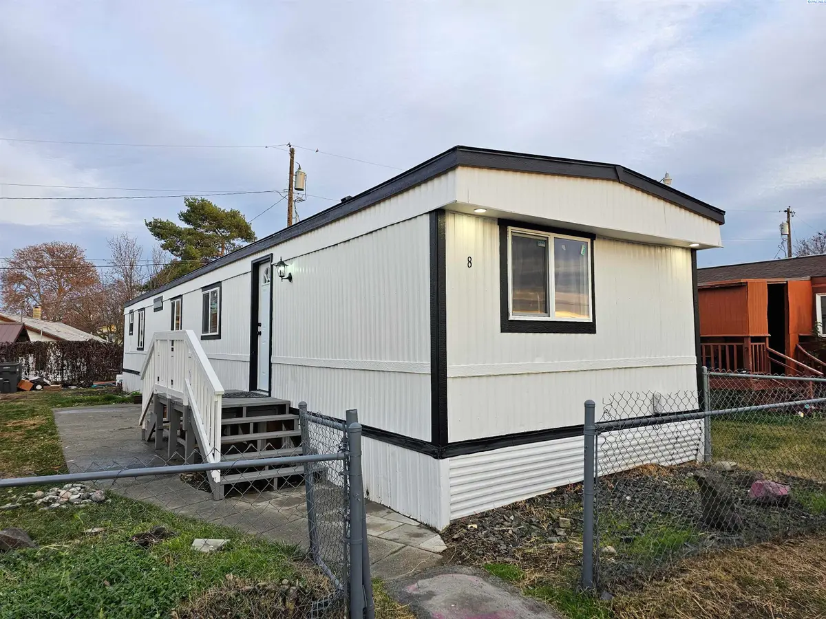 1421 S Cedar Street #8 #8, Kennewick, WA 99337 - Image #1