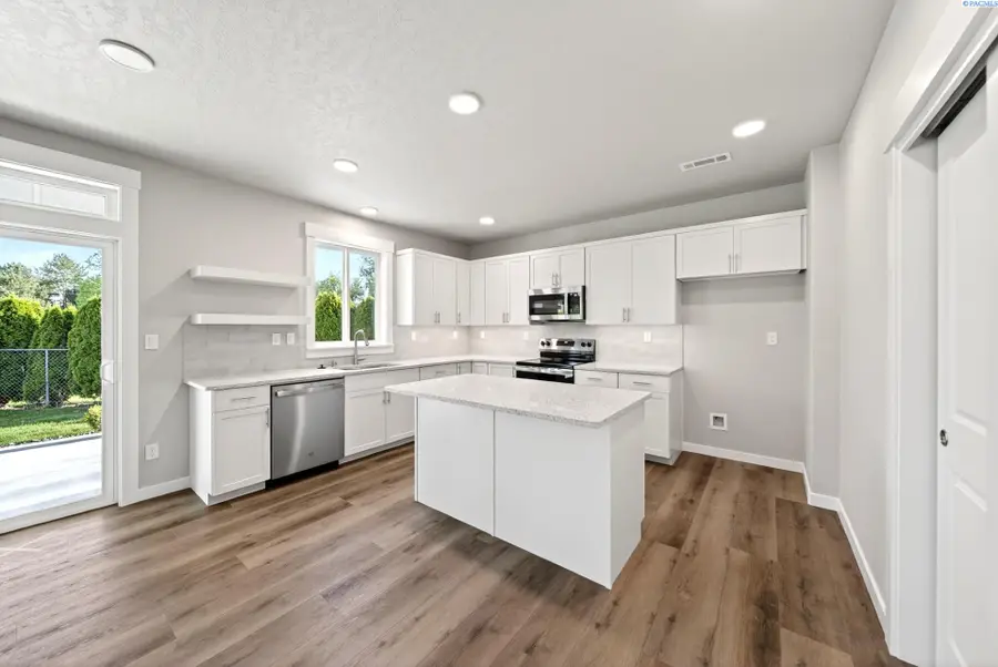 2726 Alvarado Ct., Pasco, WA 99301 - #3