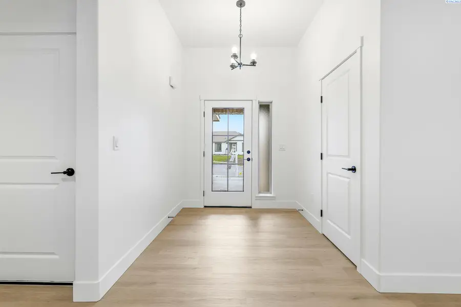 6556 W 29th Ct, Kennewick, WA 99338 - Image #3