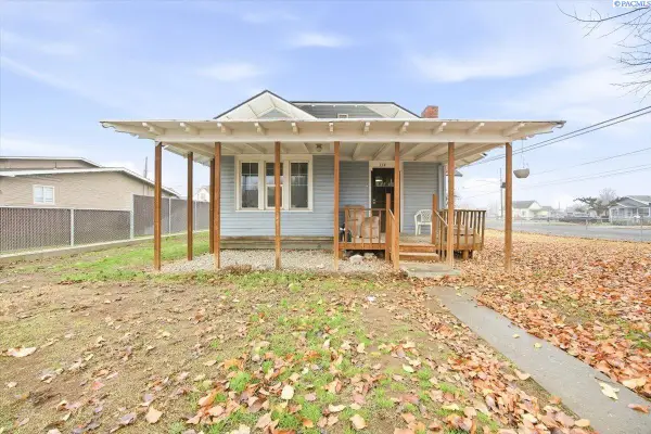 724 S 8th St., Sunnyside, WA 98944