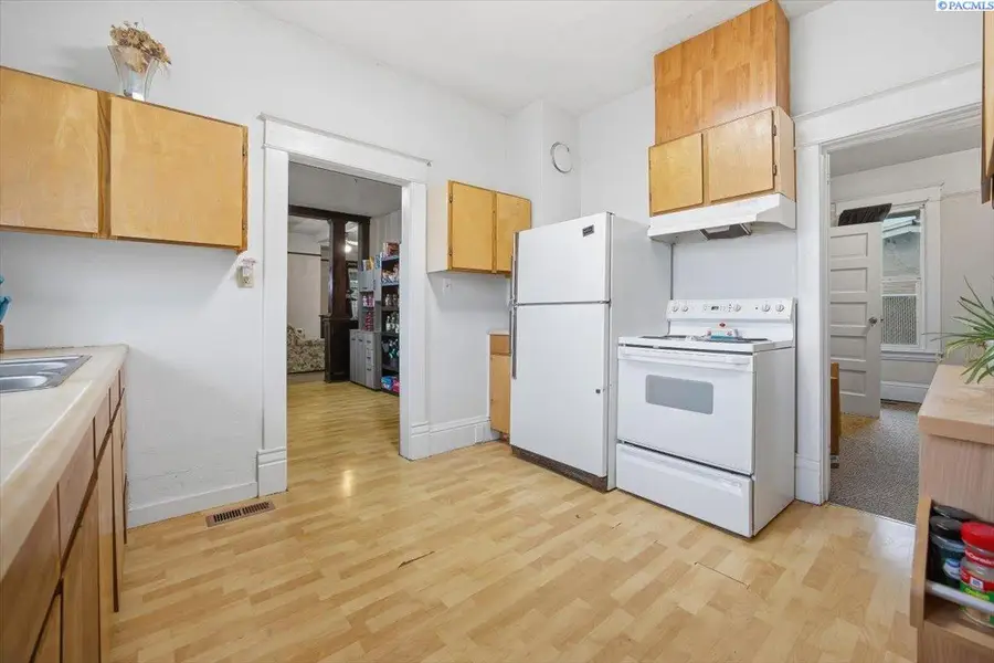 724 S 8th St., Sunnyside, WA 98944 - Image #2