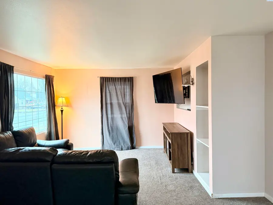 109 N Newport, Kennewick, WA 99336 - Image #2