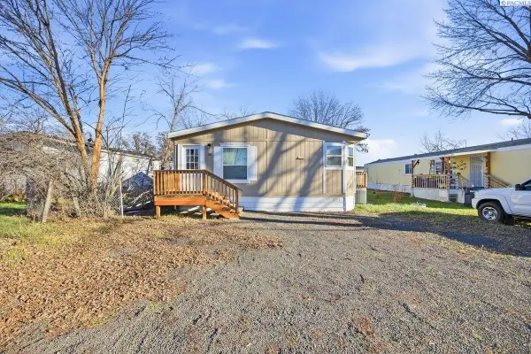 400 14 St #34, Benton City, WA 99320