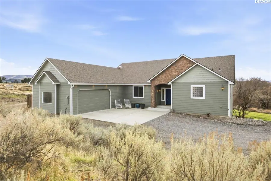 2010 S 38th Ave, West Richland, WA 99353-9012 - Image #3