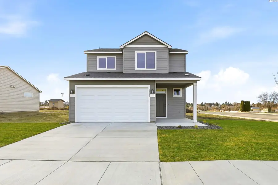 1202 Topaz Ave, Grandview, WA 98930 - Image #2