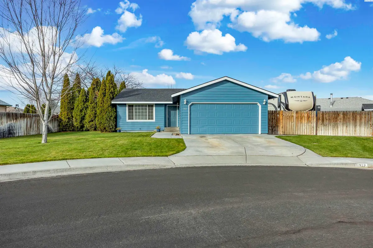 312 Wenas Ct, Richland, WA 99352 - Image #1