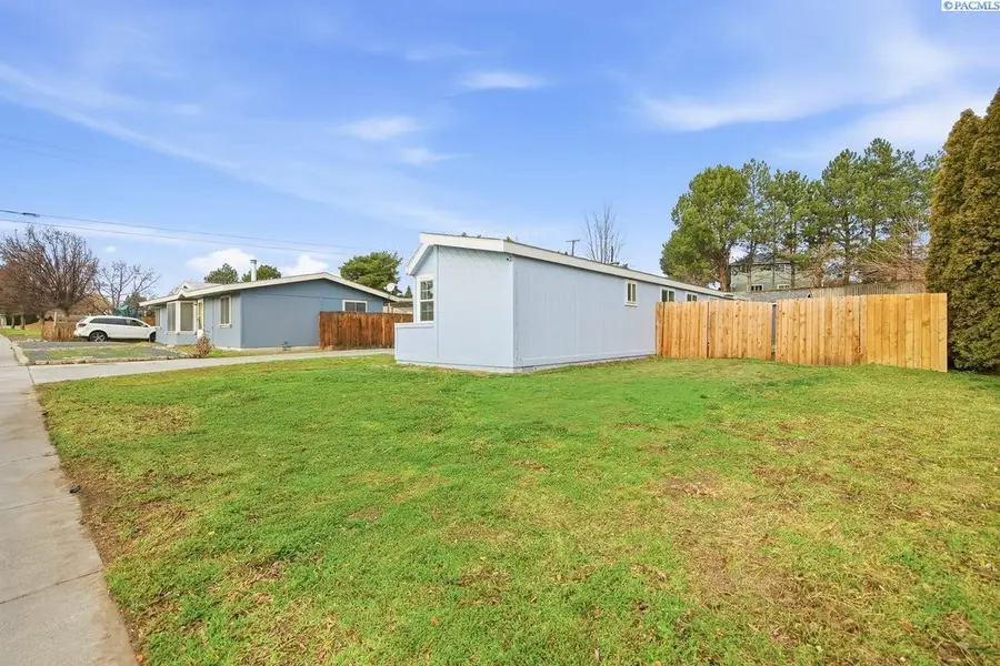 8612 W Arrowhead Ave, Kennewick, WA 99336 - Image #3