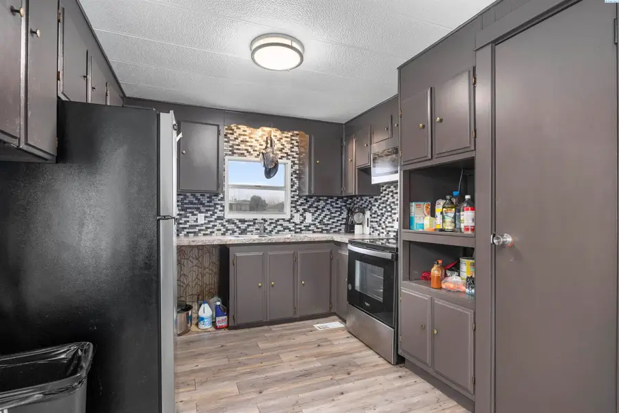 925 N Elm Ave, Pasco, WA 99301 - Image #3