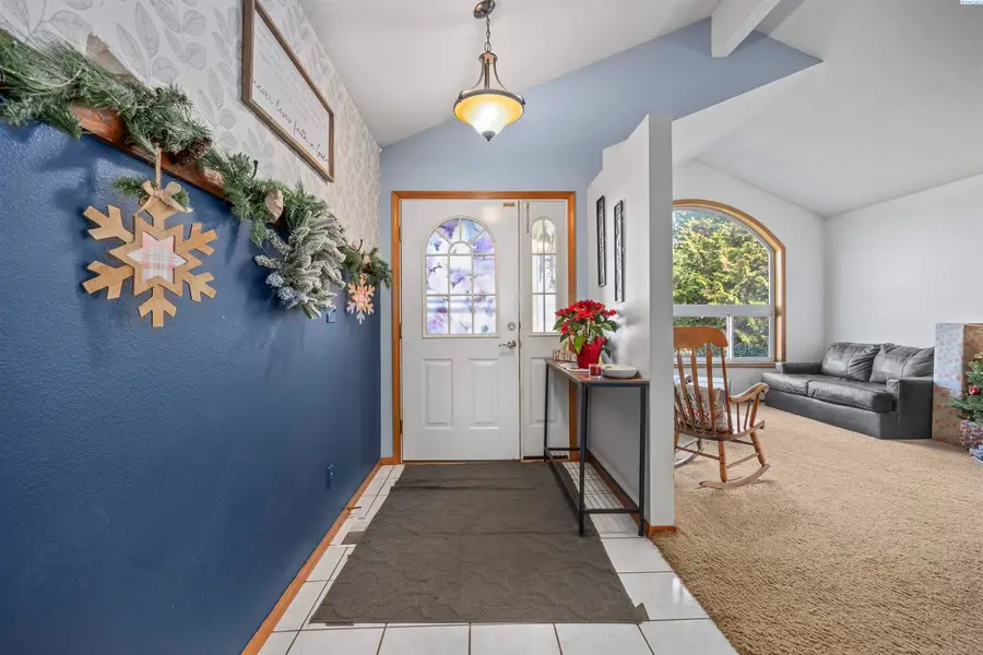 625 Edith St, Burbank, WA 99323 - Image #2