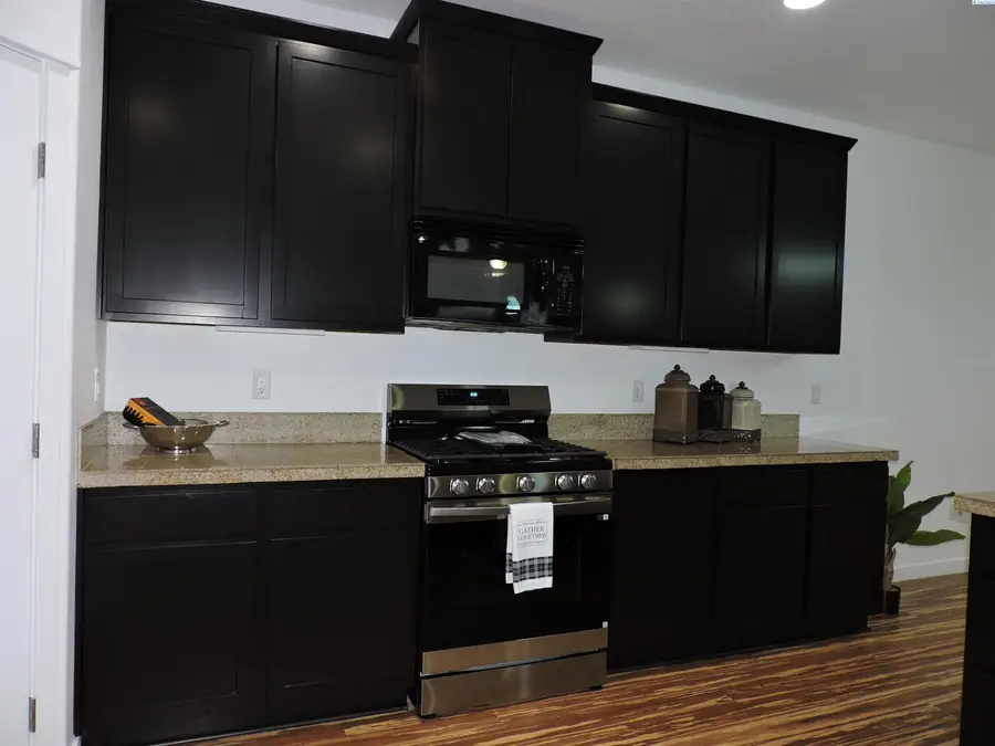 370 Wolverine Court, Richland, WA 99352 - Image #2