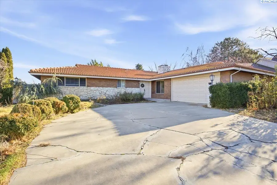 145 Greenview Dr, Richland, WA 99352 - Image #2