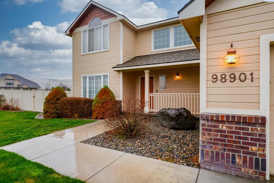 98901 E Brooklyn Dr, Kennewick, WA 99338 - Image #2