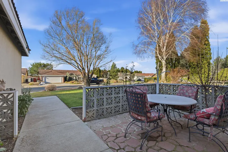2520 Royal Palm Ave, West Richland, WA 99353-7774 - Image #3