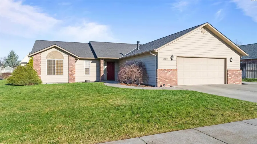 1869 SE Larch Ave, College Place, WA 99324 - Image #2