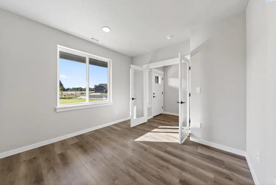 2722 Alvarado Ct., Pasco, WA 99301 - #2