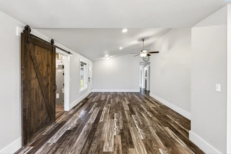 2306 W 37th Ave, Kennewick, WA 99336 - Image #2