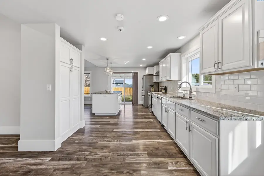 2306 W 37th Ave, Kennewick, WA 99336 - Image #3