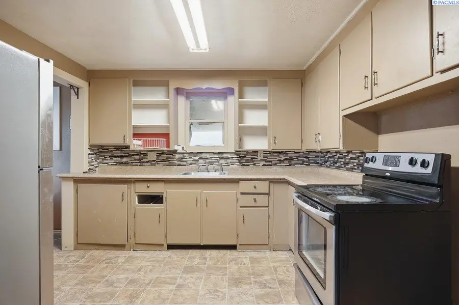 1308 Rainier, Grandview, WA 98930 - Image #3