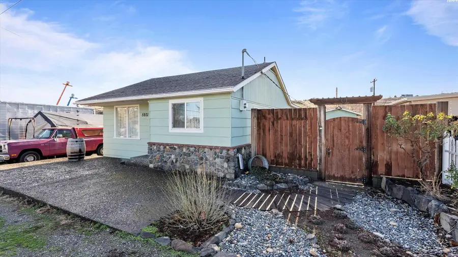 5931 Deer St, West Richland, WA 99353-9730 - Image #2