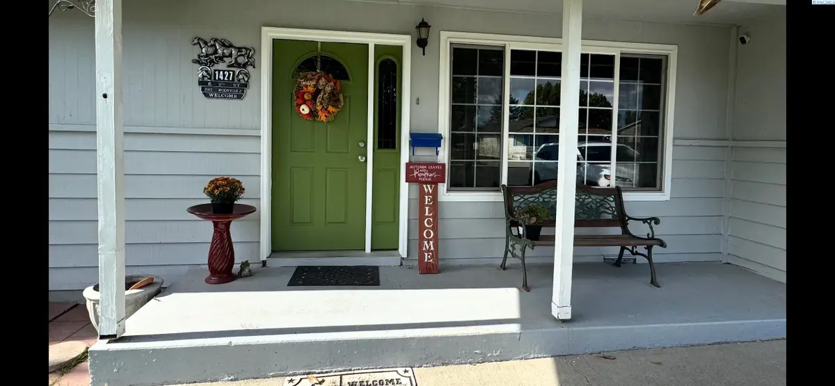 1427 S 7th St, Sunnyside, WA 98944 - Image #1