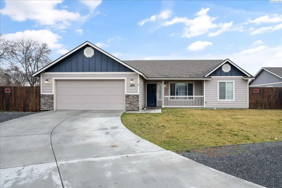 209 E 16th Ave, Kennewick, WA 99336 - Image #1