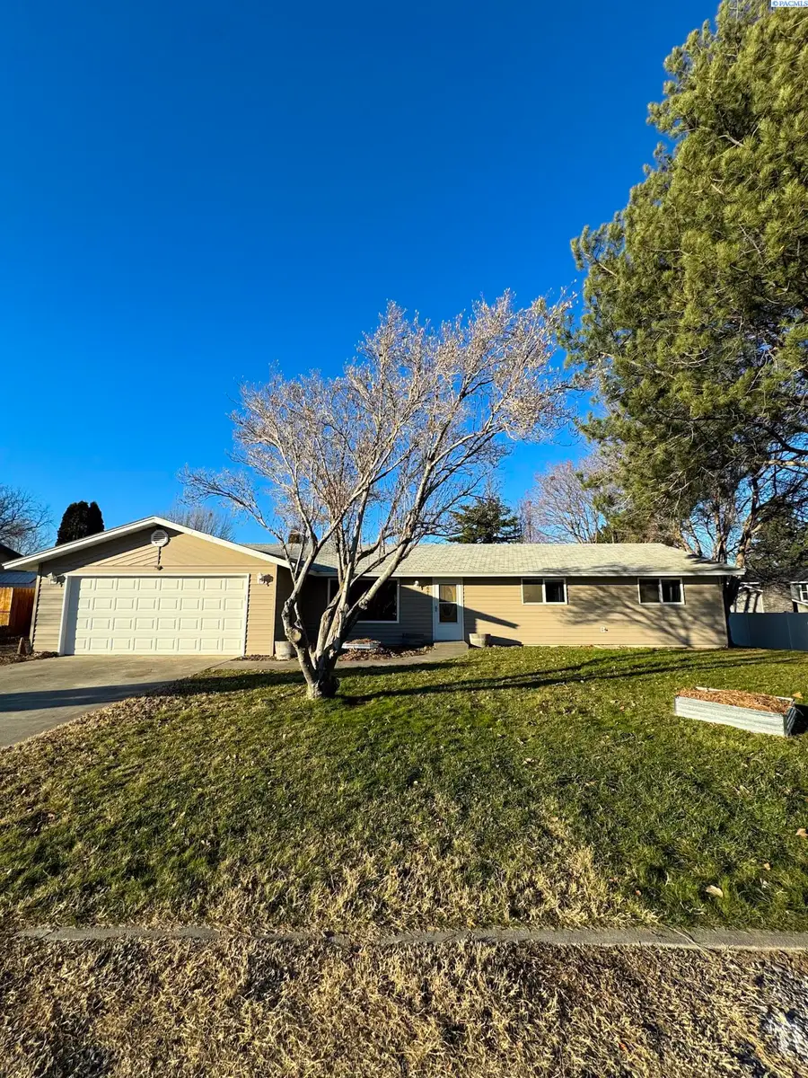 221 E 36th Pl, Kennewick, WA 99337 - Image #2