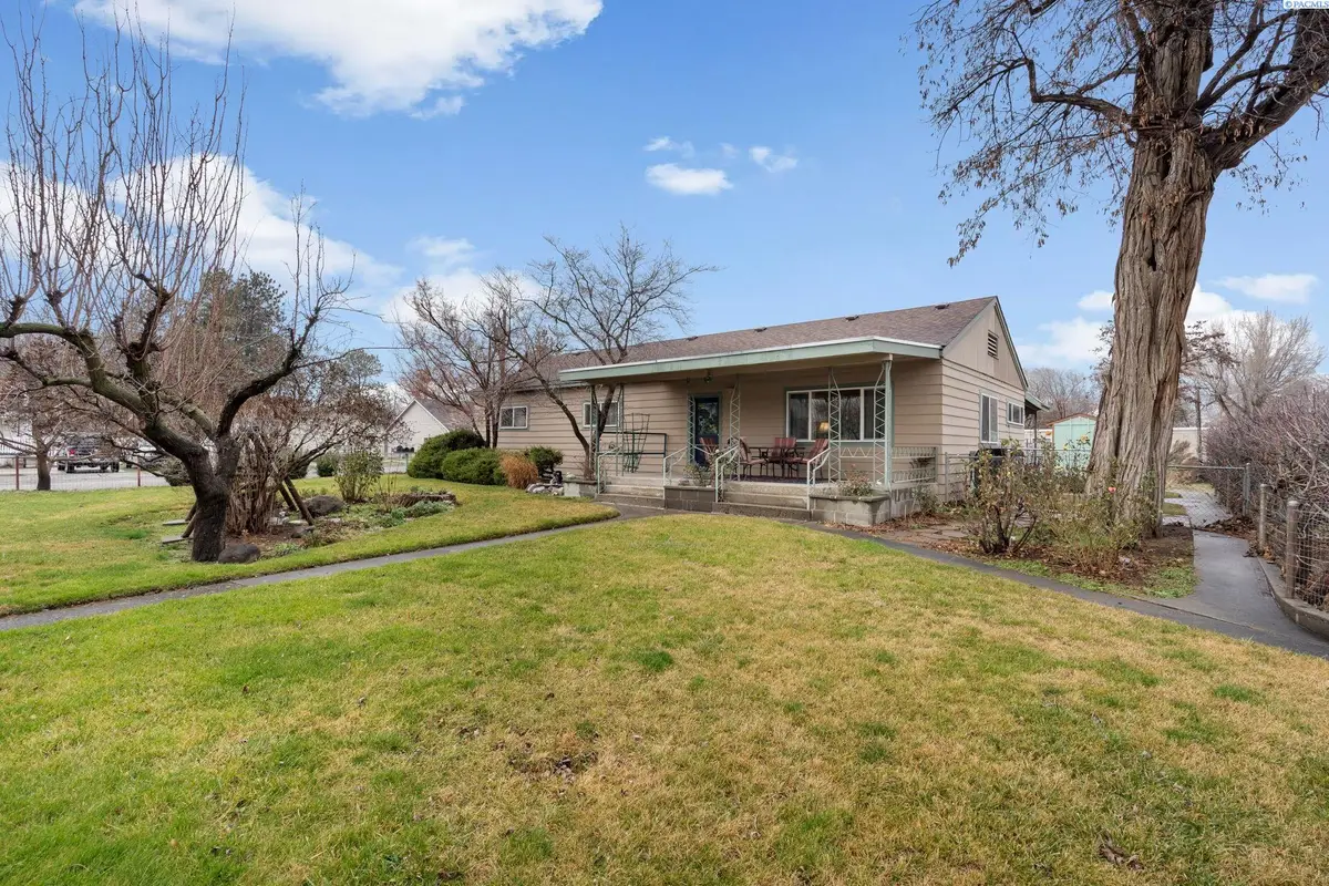 302/304 6th, Benton City, WA 99320 - Image #1