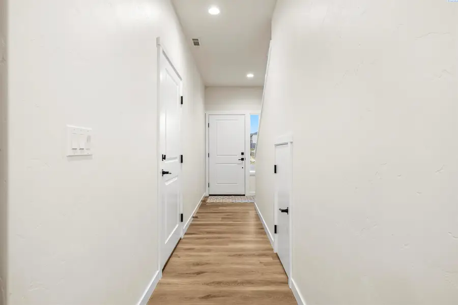 5837 W 40th Ct, Kennewick, WA 99338 - Image #3