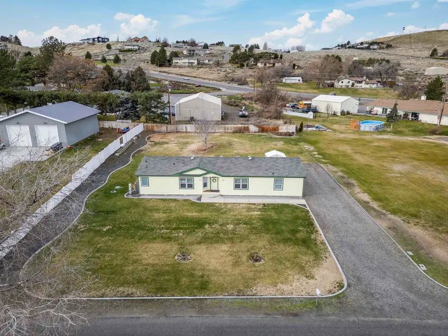 641 S 45th Ave, West Richland, WA 99353 - Image #2