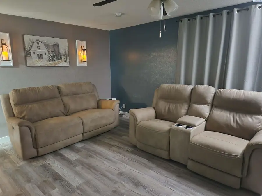 4004 W Deschutes Ave, Kennewick, WA 99336 - Image #2