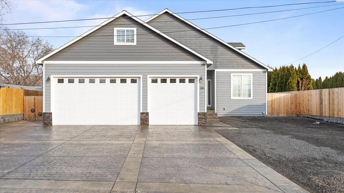 616 N Riverside Dr, West Richland, WA 99353 - Image #1
