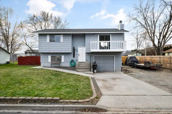 709 W 43rd Ave, Kennewick, WA 99337