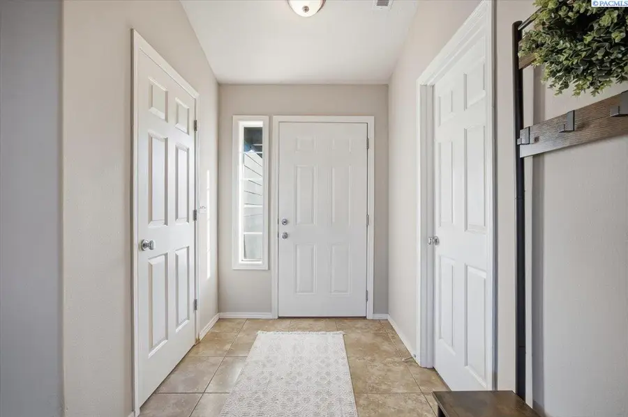 1720 W 31st Ave, Kennewick, WA 99337-2891 - Image #3