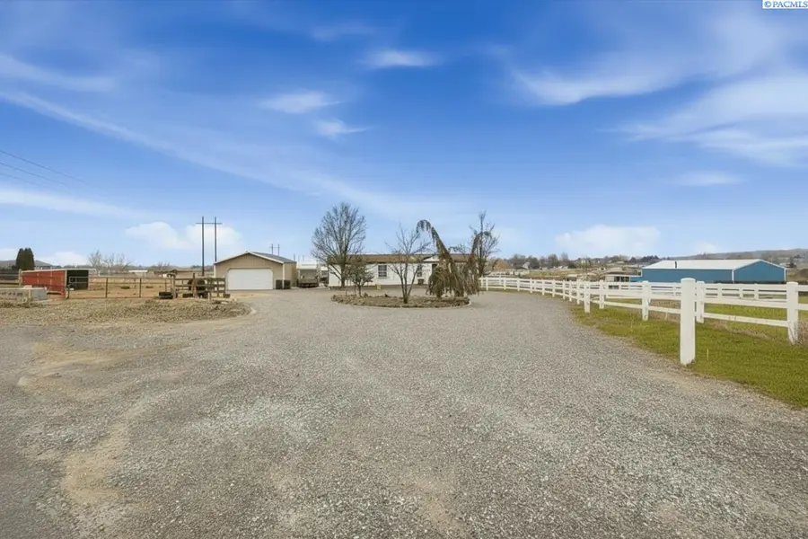 44004 E Mountain Pl, Benton City, WA 99320 - Image #2