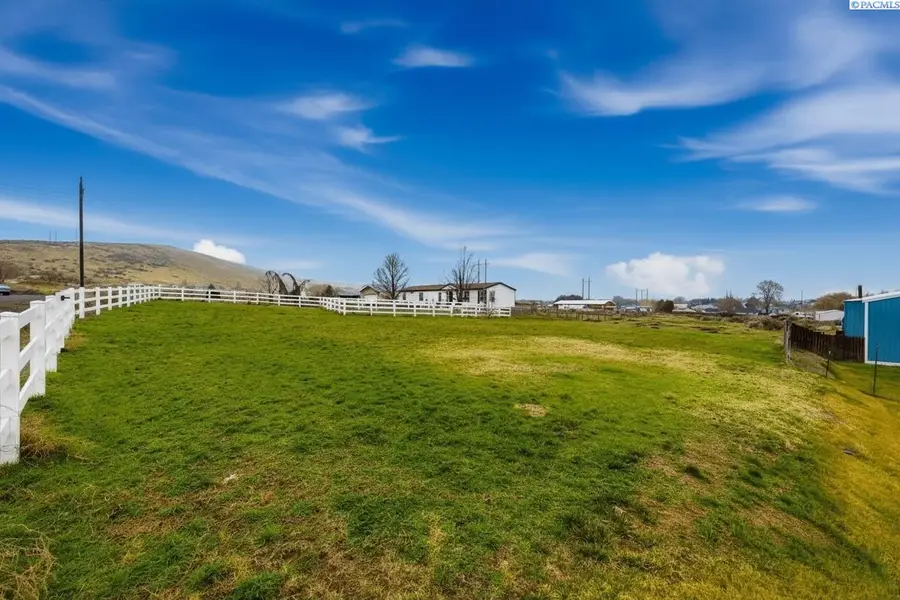 44004 E Mountain Pl, Benton City, WA 99320 - Image #3