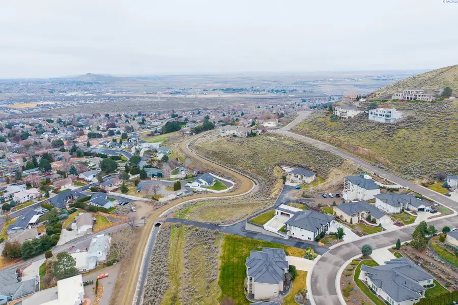 200 Meadow Hills Dr, Richland, WA 99352 - Image #3