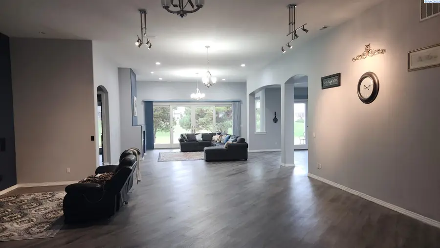 1208 Canyon Lakes Dr, Kennewick, WA 99337 - Image #3