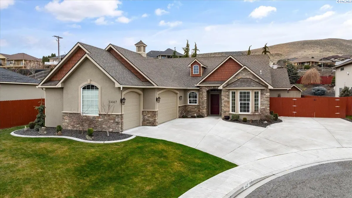 1447 Badger Mtn Lp, Richland, WA 99352 - Image #1