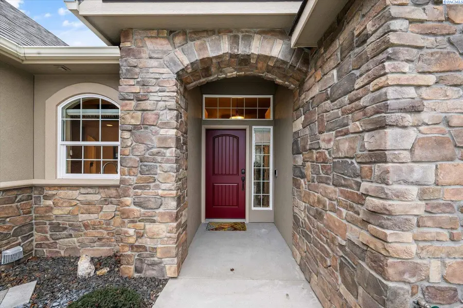 1447 Badger Mtn Lp, Richland, WA 99352 - Image #2