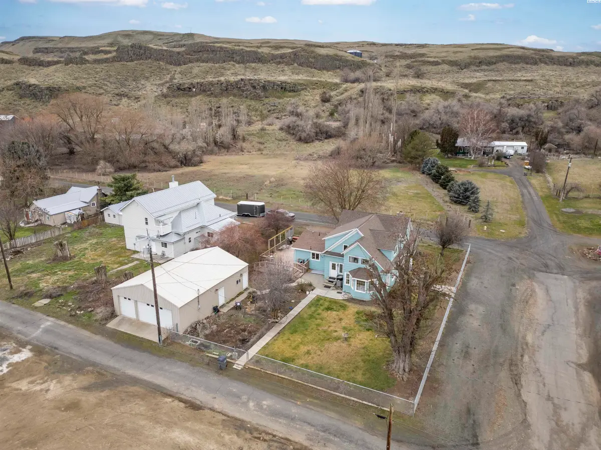 145 W Cooper St, Washtucna, WA 99371 - #1