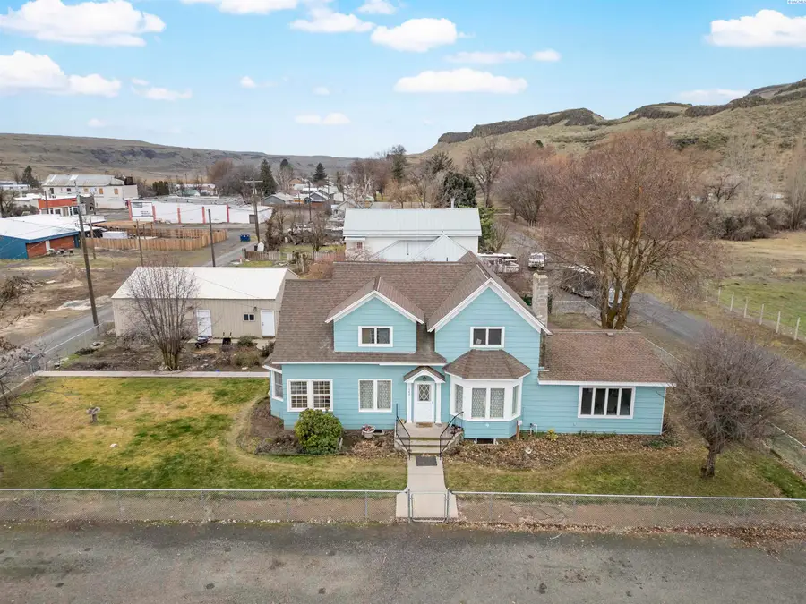 145 W Cooper St, Washtucna, WA 99371 - #2