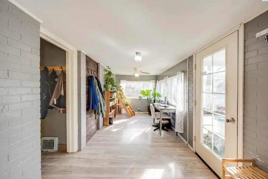 952 Carothers Rd, Pullman, WA 99163-9681 - Image #3