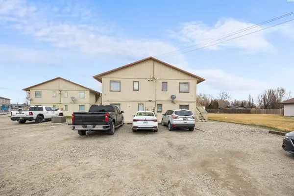 313 E 3rd Street, Granger, WA 98932