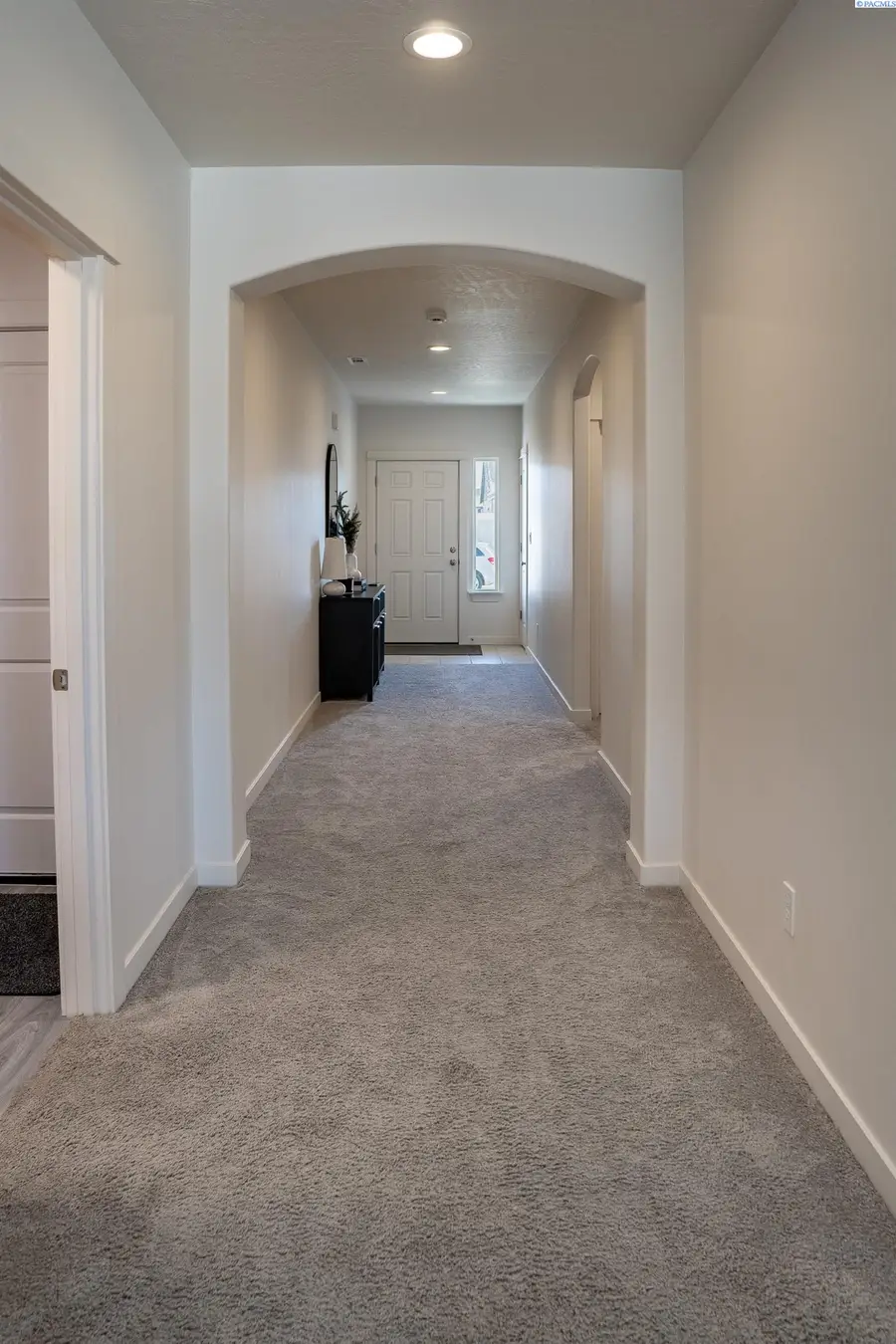 808 Grant Avenue, Grandview, WA 98930 - Image #3