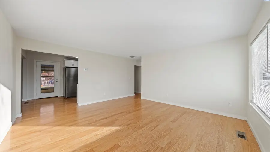 1034 Hemlock St, Prosser, WA 99350 - Image #3