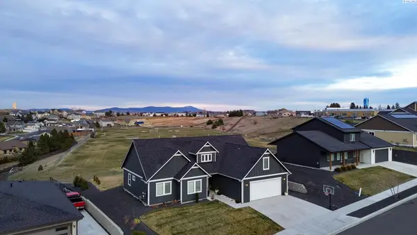 2080 NW Canyon View Dr, Pullman, WA 99163