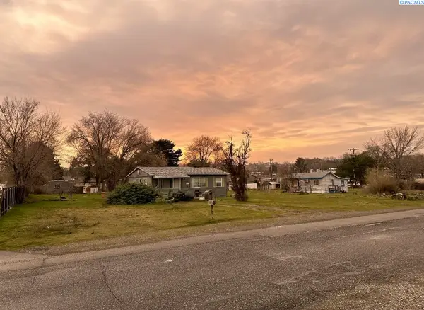 4173 Fallon Dr., West Richland, WA 99353